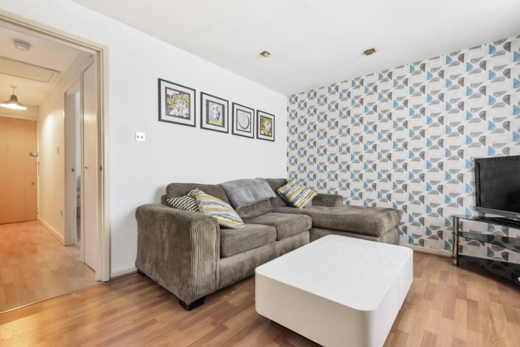 1 bed 1st Floor Flat for rent in London. From Kinleigh Folkard & Hayward - Lettings - Battersea Park Lettings