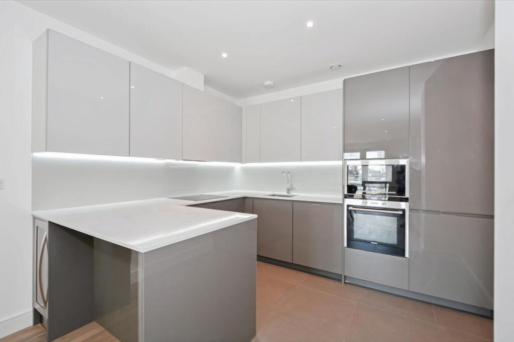 2 bed 1st Floor Flat for rent in London. From Kinleigh Folkard & Hayward - Lettings - Battersea Park Lettings