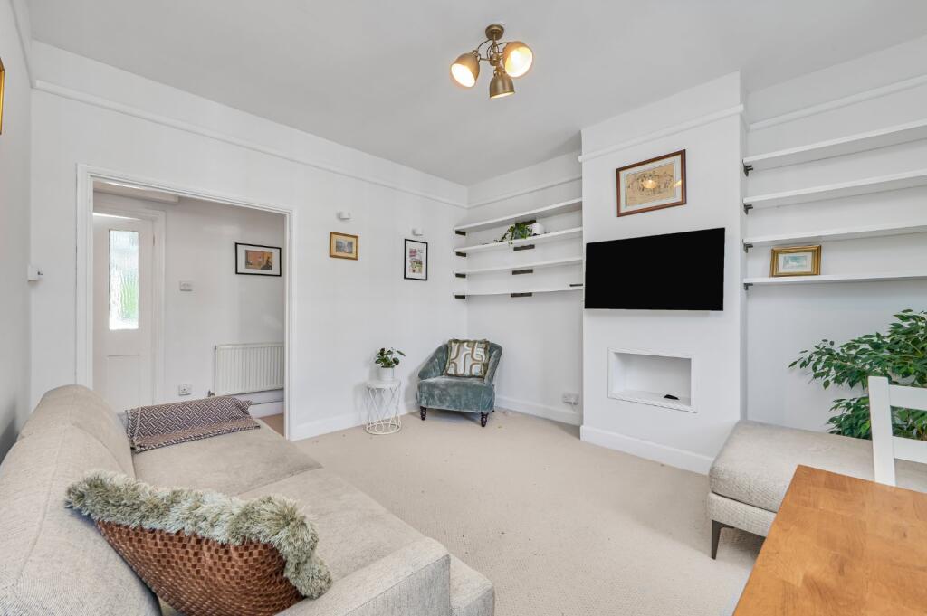 2 bed 1st Floor Flat for rent in Battersea. From Kinleigh Folkard & Hayward - Lettings - Battersea Park Lettings