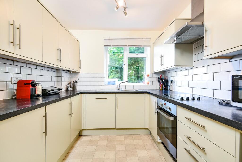 3 bed 1st Floor Flat for rent in London. From Kinleigh Folkard & Hayward - Lettings - Battersea Park Lettings 3 bed 1st Floor Flat for rent in London. From Kinleigh Folkard & Hayward - Lettings - Battersea Park Lettings