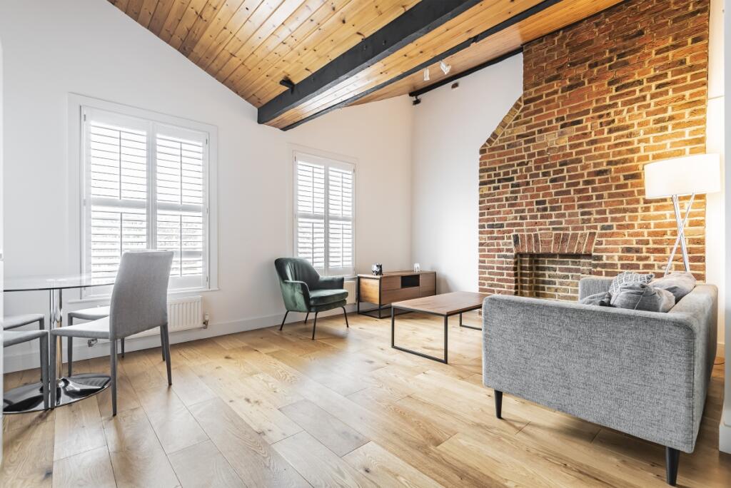 1 bed 1st Floor Flat for rent in London. From Kinleigh Folkard & Hayward - Lettings - Battersea Park Lettings