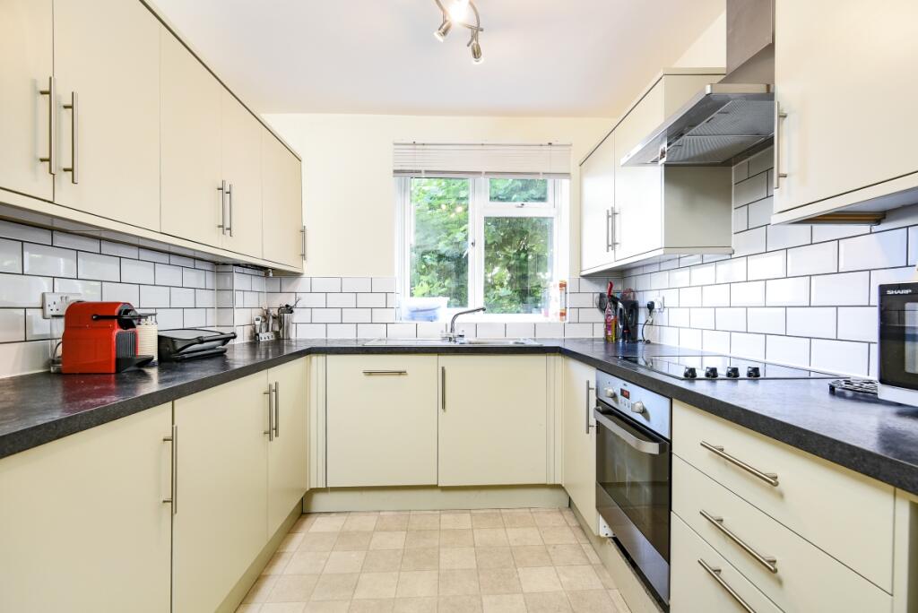 3 bed 1st Floor Flat for rent in London. From Kinleigh Folkard & Hayward - Lettings - Battersea Park Lettings 3 bed 1st Floor Flat for rent in London. From Kinleigh Folkard & Hayward - Lettings - Battersea Park Lettings