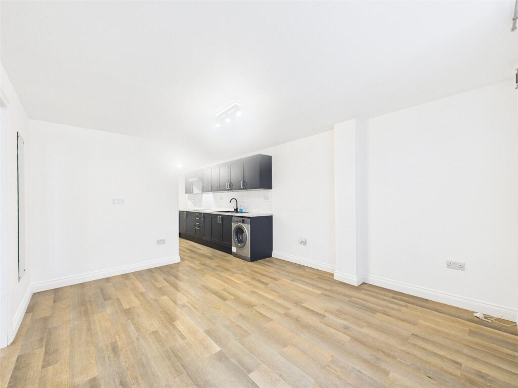 1 bed 1st Floor Flat for rent in Romford. From Your Move - Stewart & Co Romford