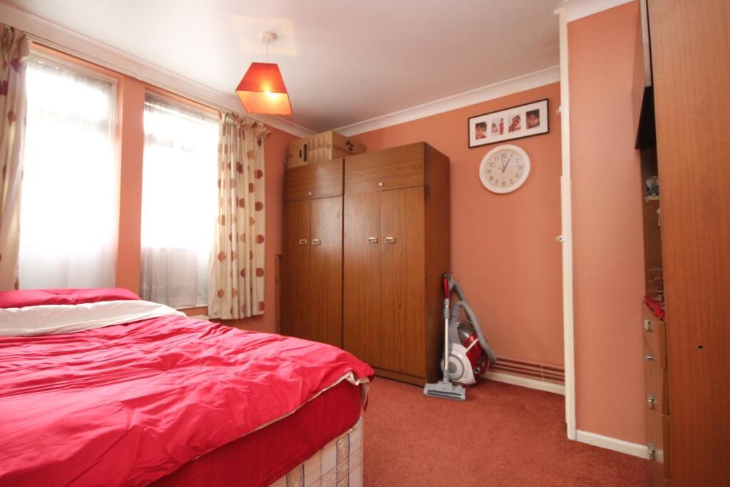 2 bed 1st Floor Flat for rent in Romford. From Your Move - Stewart & Co Romford