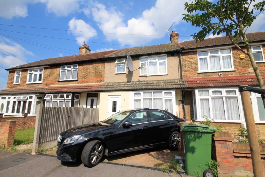 4 bed Mid Terraced House for rent in Romford. From Your Move - Stewart & Co Romford