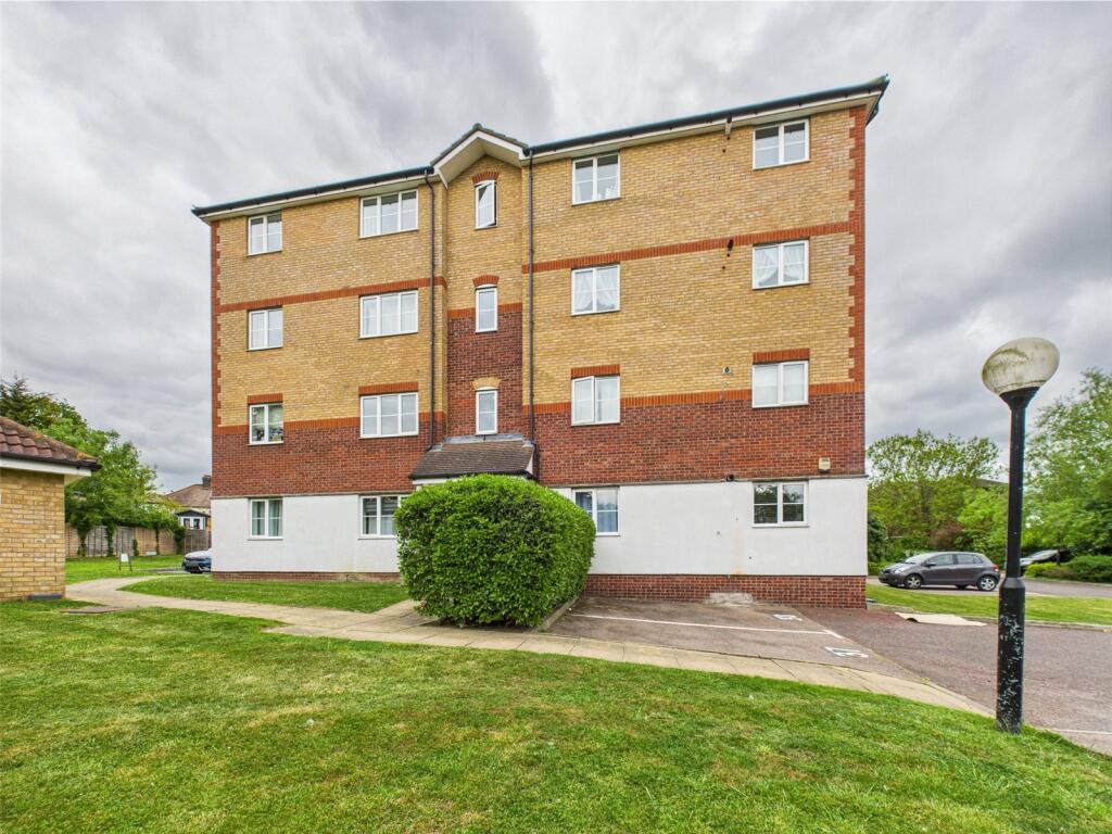 2 bed 1st Floor Flat for rent in Romford. From Your Move - Stewart & Co Romford