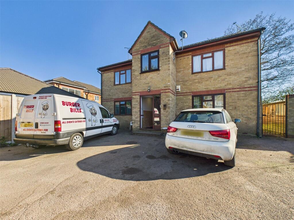 1 bed 1st Floor Flat for rent in Romford. From Your Move - Stewart & Co Romford