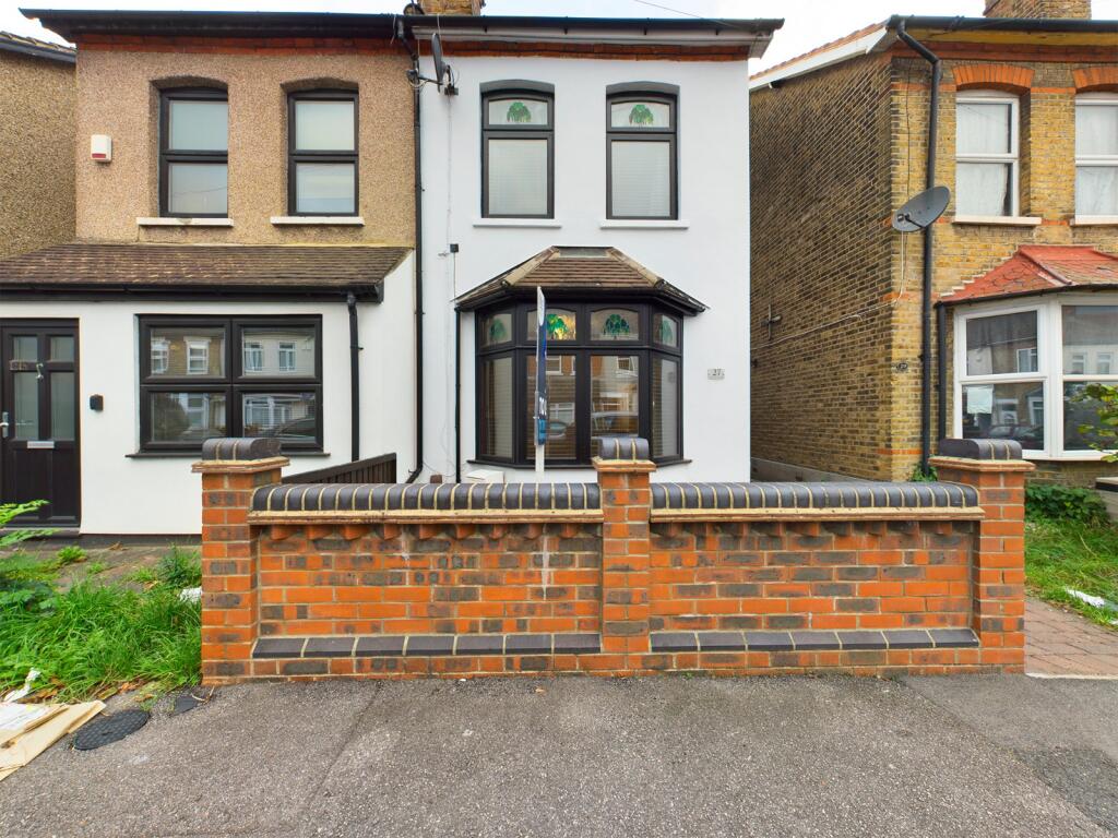 5 bed Semi Detached for rent in Romford. From Your Move - Stewart & Co Romford