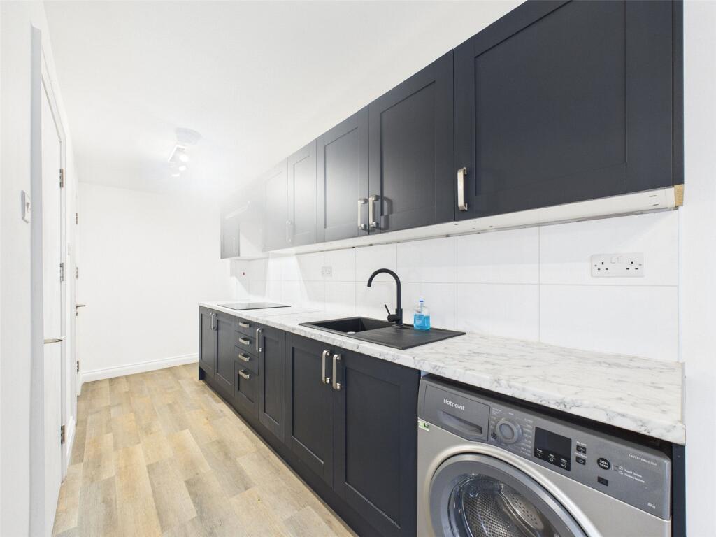 1 bed 1st Floor Flat for rent in Romford. From Your Move - Stewart & Co Romford