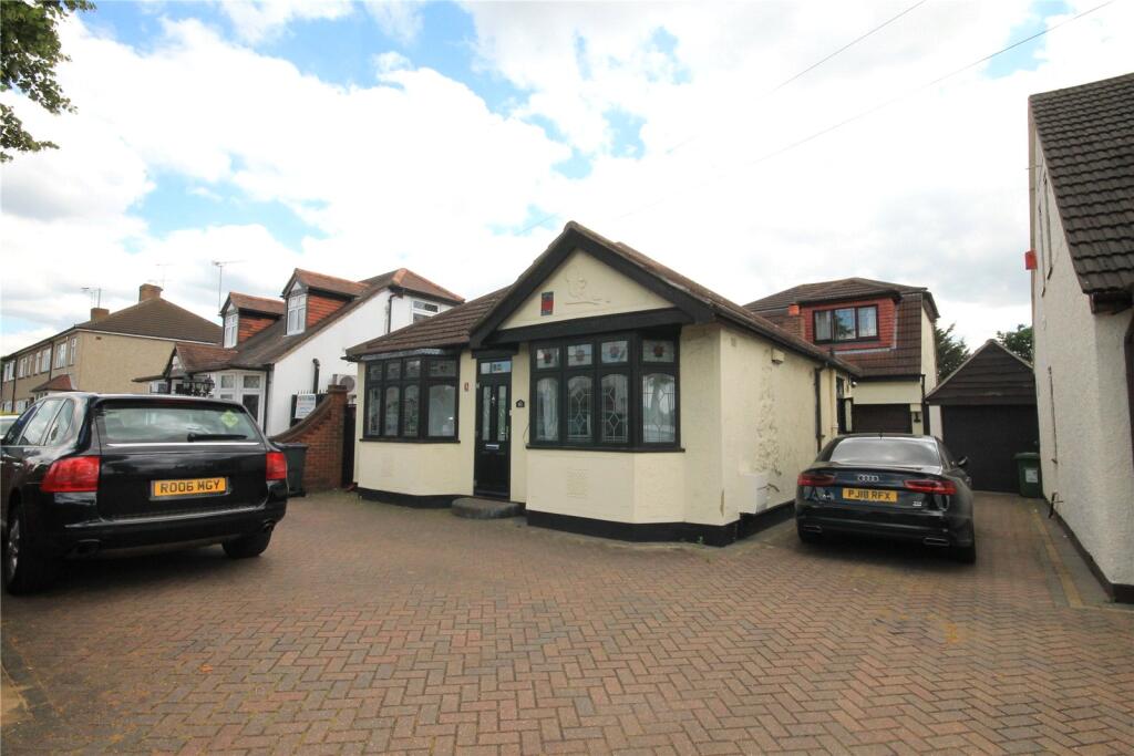 5 bed Bungalow for rent in Hornchurch. From Your Move - Stewart & Co Romford 5 bed Bungalow for rent in Hornchurch. From Your Move - Stewart & Co Romford