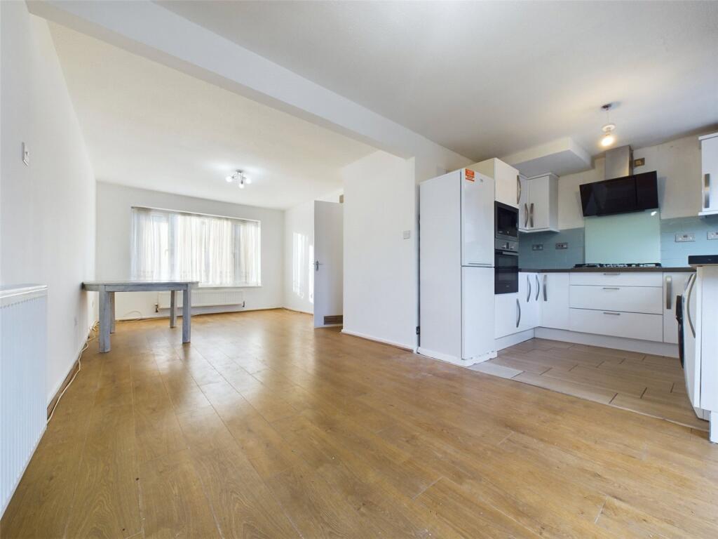 3 bed Mid Terraced House for rent in Hornchurch. From Your Move - Stewart & Co Romford 3 bed Mid Terraced House for rent in Hornchurch. From Your Move - Stewart & Co Romford