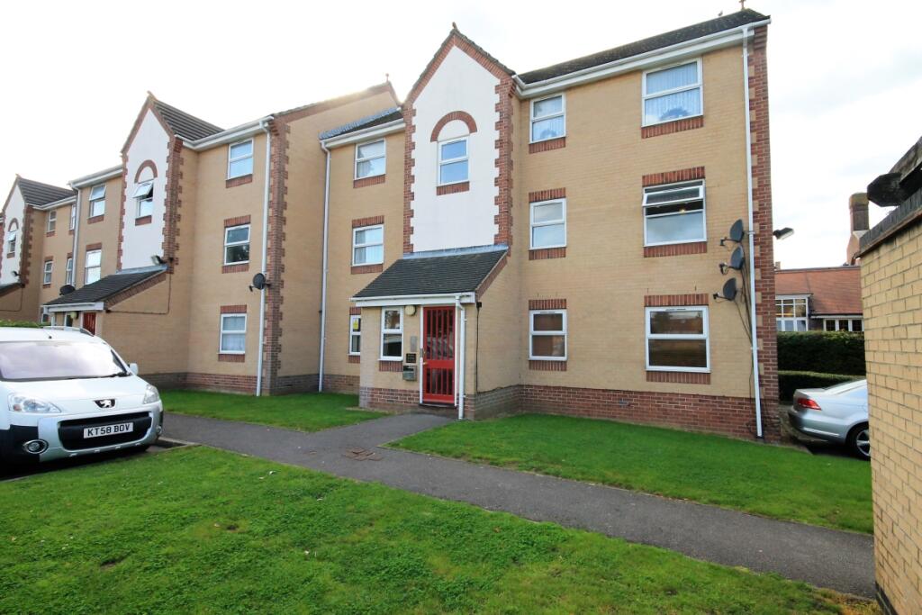 2 bed 1st Floor Flat for rent in Romford. From Your Move - Stewart & Co Romford