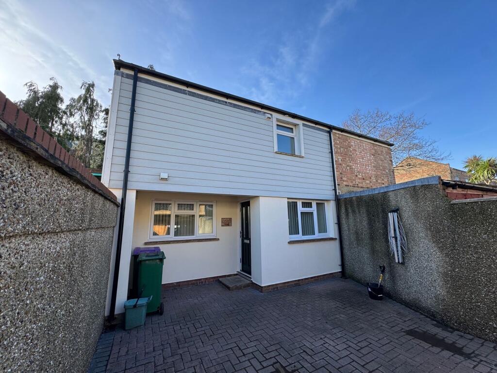 2 bed Detached for rent in Folkestone. From Laing Bennett Estate & Letting Agents - Lyminge - Folkestone