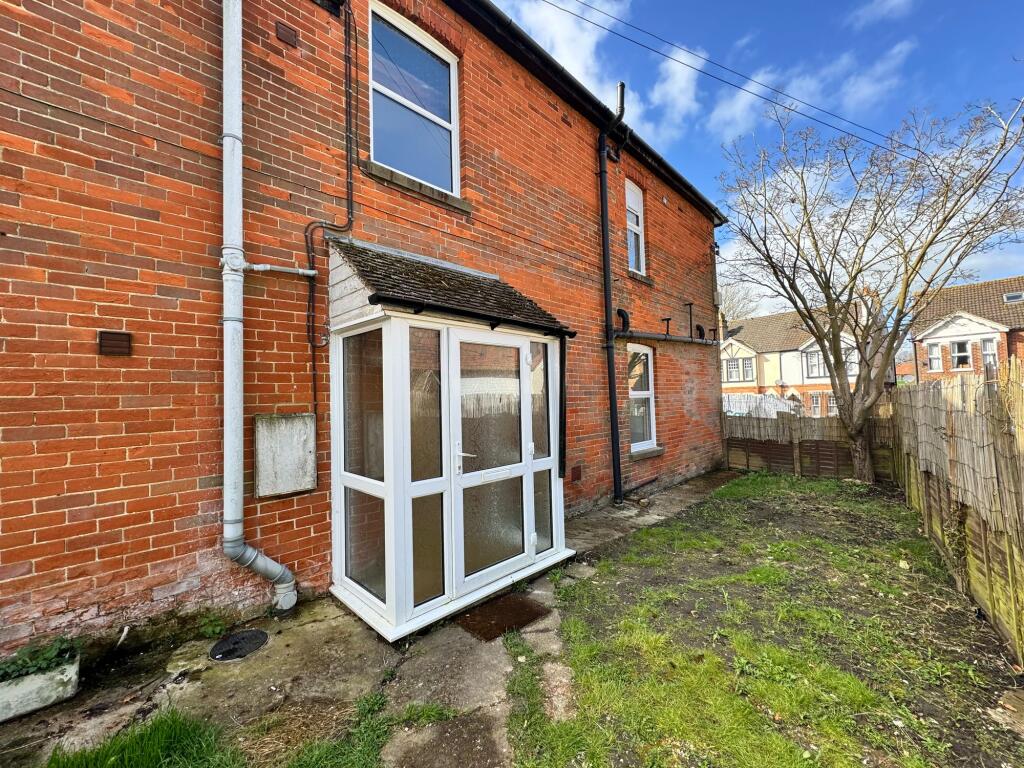 3 bed 1st Floor Flat for rent in Lyminge. From Laing Bennett Estate & Letting Agents - Lyminge - Folkestone