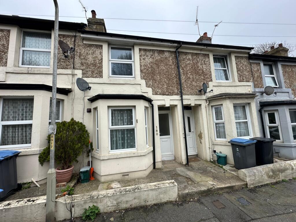 2 bed Mid Terraced House for rent in Dover. From Laing Bennett Estate & Letting Agents - Lyminge - Folkestone