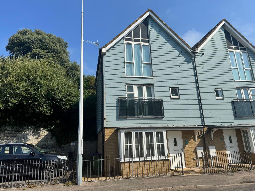 1 bed 1st Floor Flat for rent in Hythe. From Laing Bennett Estate & Letting Agents - Lyminge - Folkestone