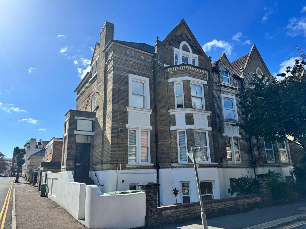2 bed 1st Floor Flat for rent in Folkestone. From Laing Bennett Estate & Letting Agents - Lyminge - Folkestone 2 bed 1st Floor Flat for rent in Folkestone. From Laing Bennett Estate & Letting Agents - Lyminge - Folkestone