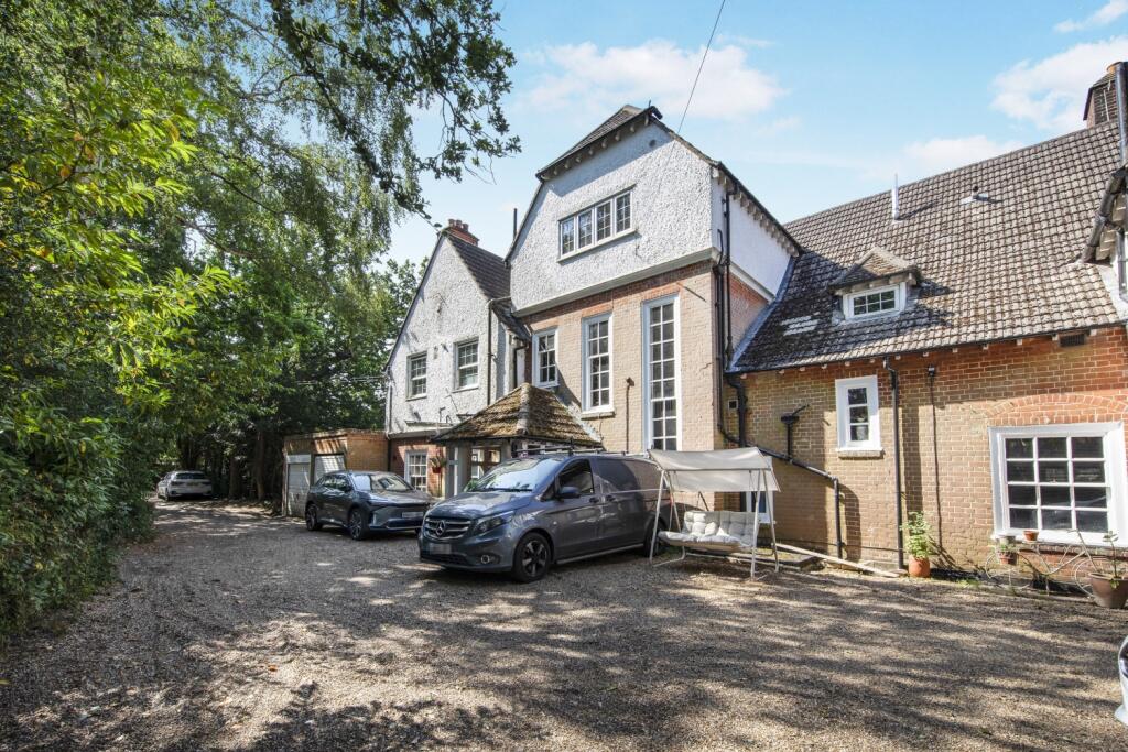 1 bed 1st Floor Flat for rent in Keston. From Langford Russell - Locksbottom