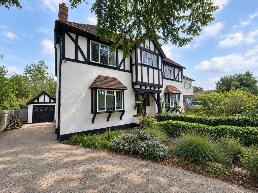 5 bed Detached for rent in Farnborough. From Langford Russell - Locksbottom 5 bed Detached for rent in Farnborough. From Langford Russell - Locksbottom