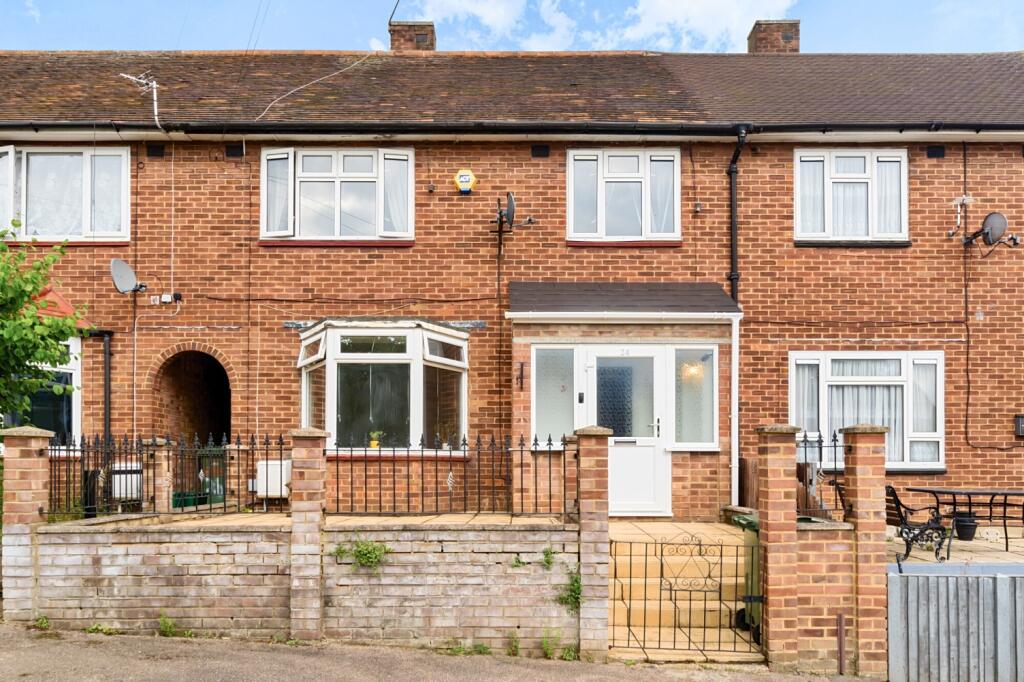 3 bed Mid Terraced House for rent in Ruxley. From Langford Russell - Orpington