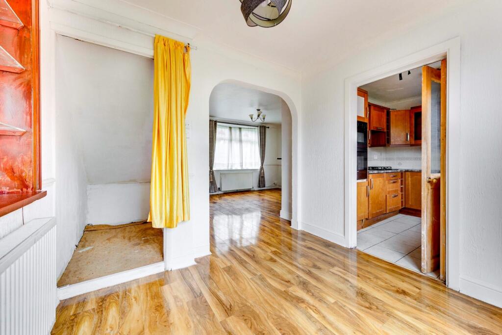 3 bed Semi Detached for rent in Ruxley. From Langford Russell - Orpington 3 bed Semi Detached for rent in Ruxley. From Langford Russell - Orpington