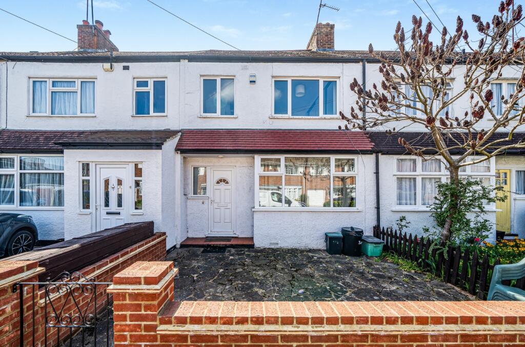 3 bed Mid Terraced House for rent in Crofton. From Langford Russell - Orpington
