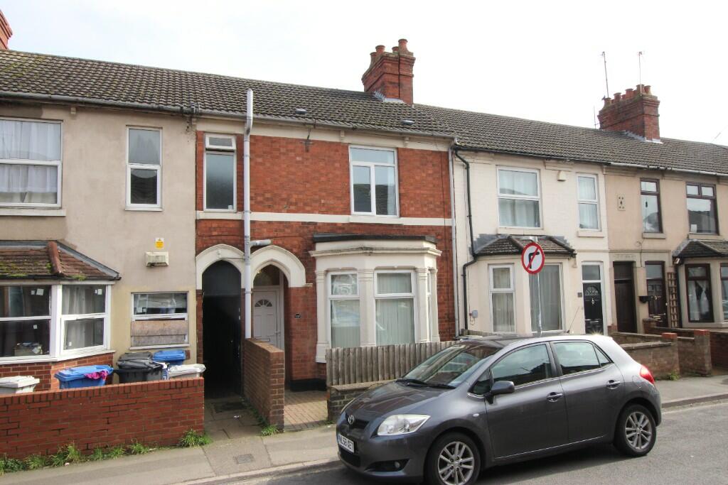 3 bed Mid Terraced House for rent in Kettering. From Let It! - Kettering