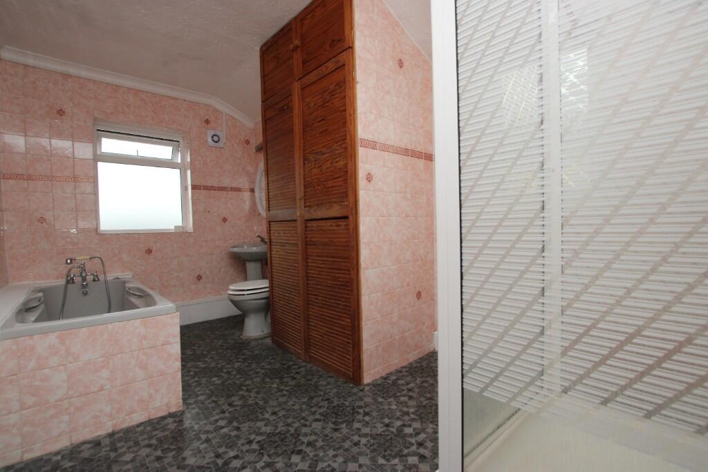 2 bed Mid Terraced House for rent in Kettering. From Let It! - Kettering