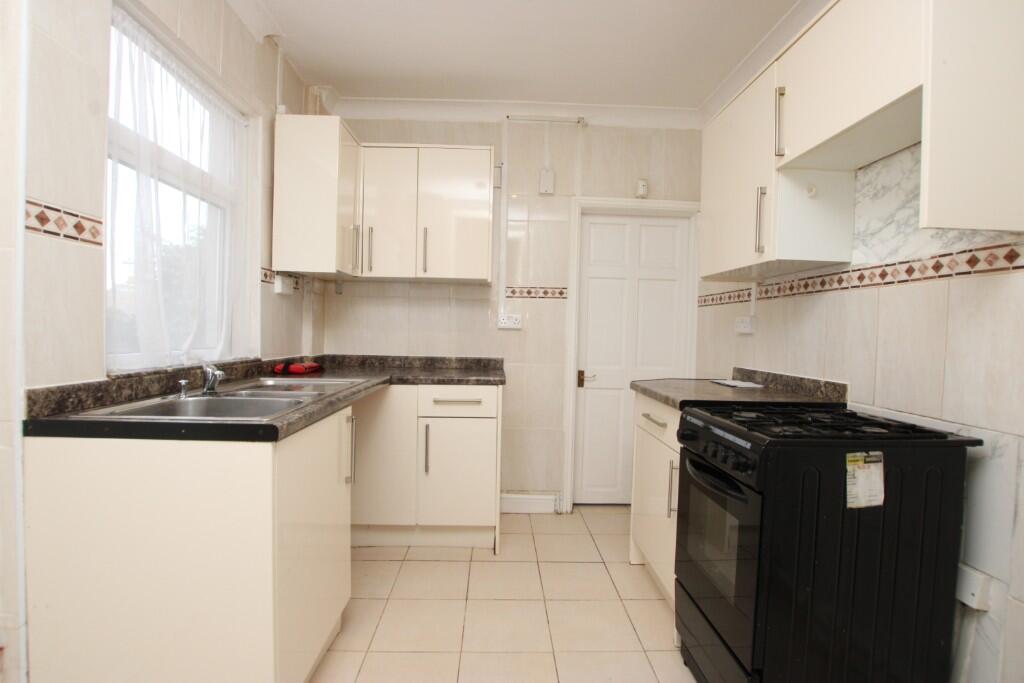 3 bed Mid Terraced House for rent in Kettering. From Let It! - Kettering 3 bed Mid Terraced House for rent in Kettering. From Let It! - Kettering