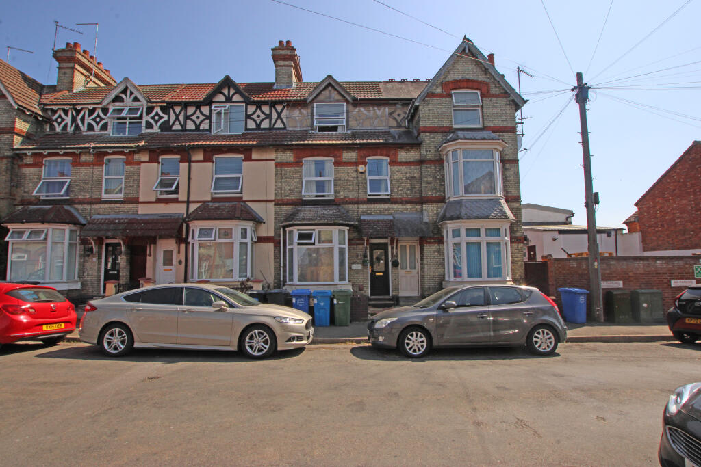 3 bed Town House for rent in Kettering. From Let It! - Kettering