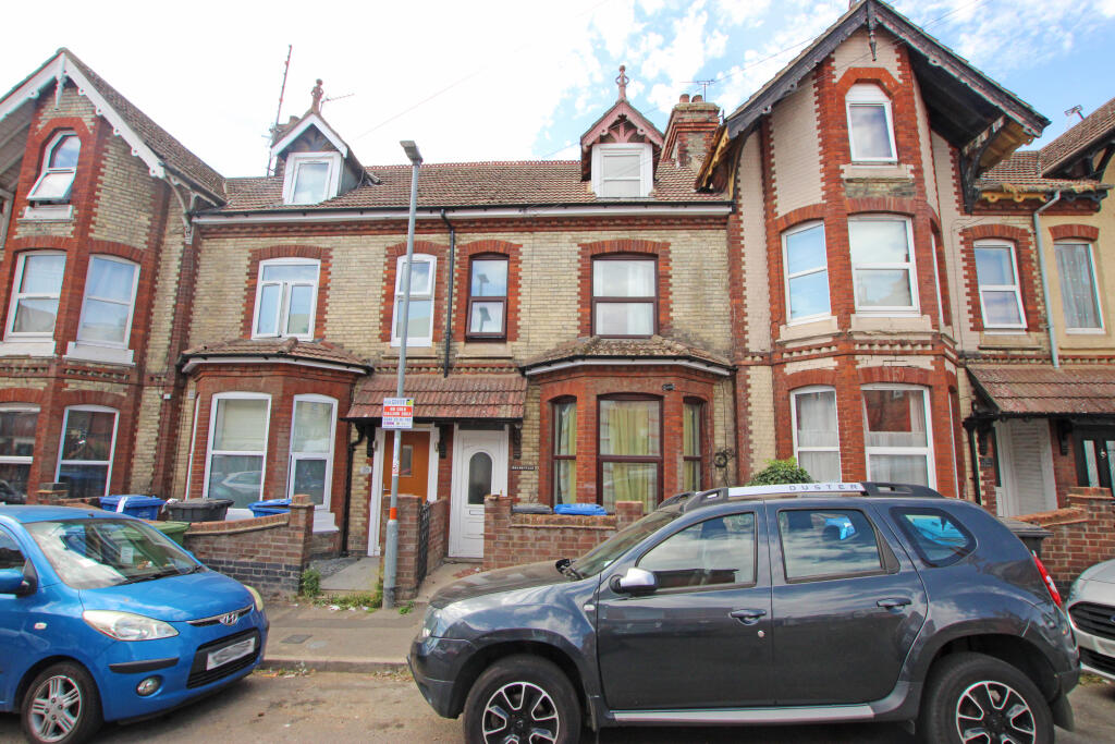 3 bed Town House for rent in Kettering. From Let It! - Kettering