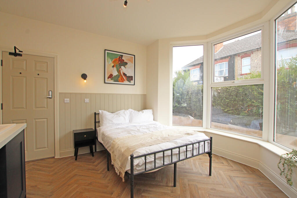 4 bed Studio for rent in Kettering. From Let It! - Kettering