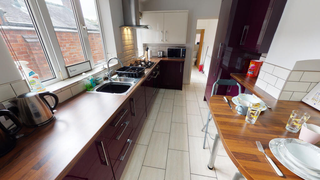 5 bed Mid Terraced House for rent in Lincoln. From Lighthouse Property Services Ltd - Lincoln 5 bed Mid Terraced House for rent in Lincoln. From Lighthouse Property Services Ltd - Lincoln