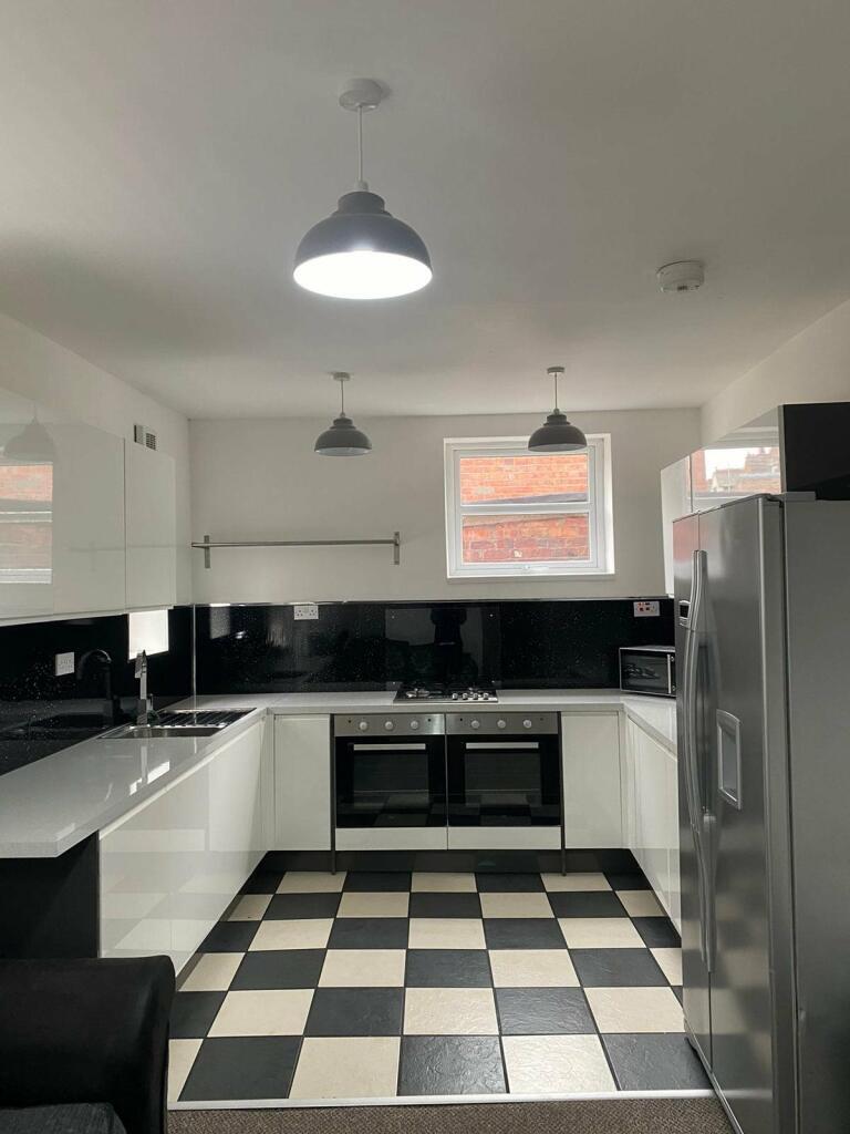 6 bed Mid Terraced House for rent in Lincoln. From Lighthouse Property Services Ltd - Lincoln 6 bed Mid Terraced House for rent in Lincoln. From Lighthouse Property Services Ltd - Lincoln