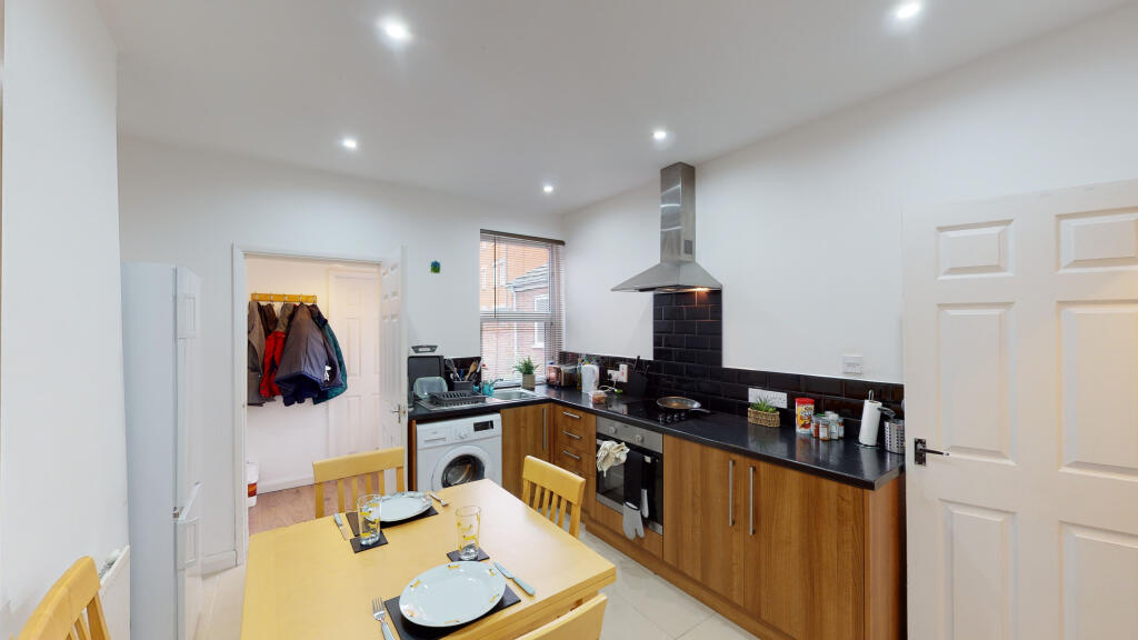 2 bed Mid Terraced House for rent in Lincoln. From Lighthouse Property Services Ltd - Lincoln