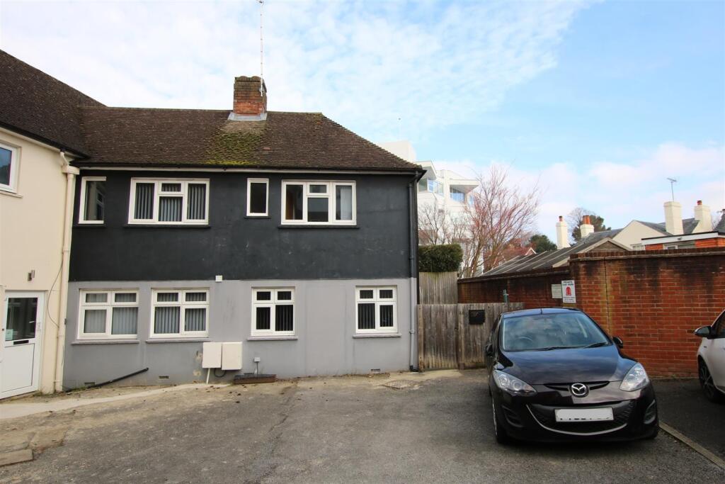 2 bed End of Terrace for rent in Horsham. From Lines & James Ltd - HORSHAM