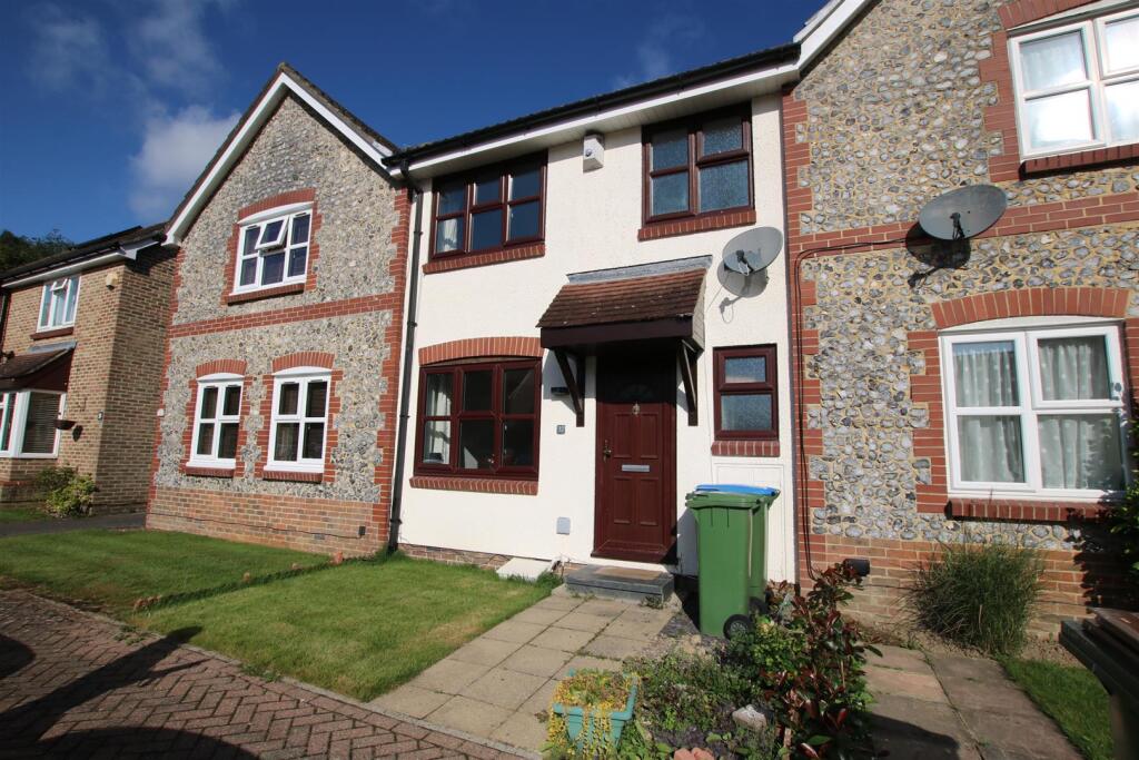 3 bed Mid Terraced House for rent in Horsham. From Lines & James Ltd - HORSHAM