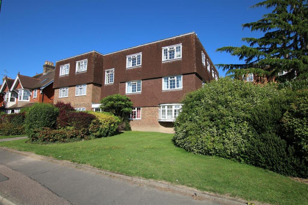 1 bed 1st Floor Flat for rent in Horsham. From Lines & James Ltd - HORSHAM