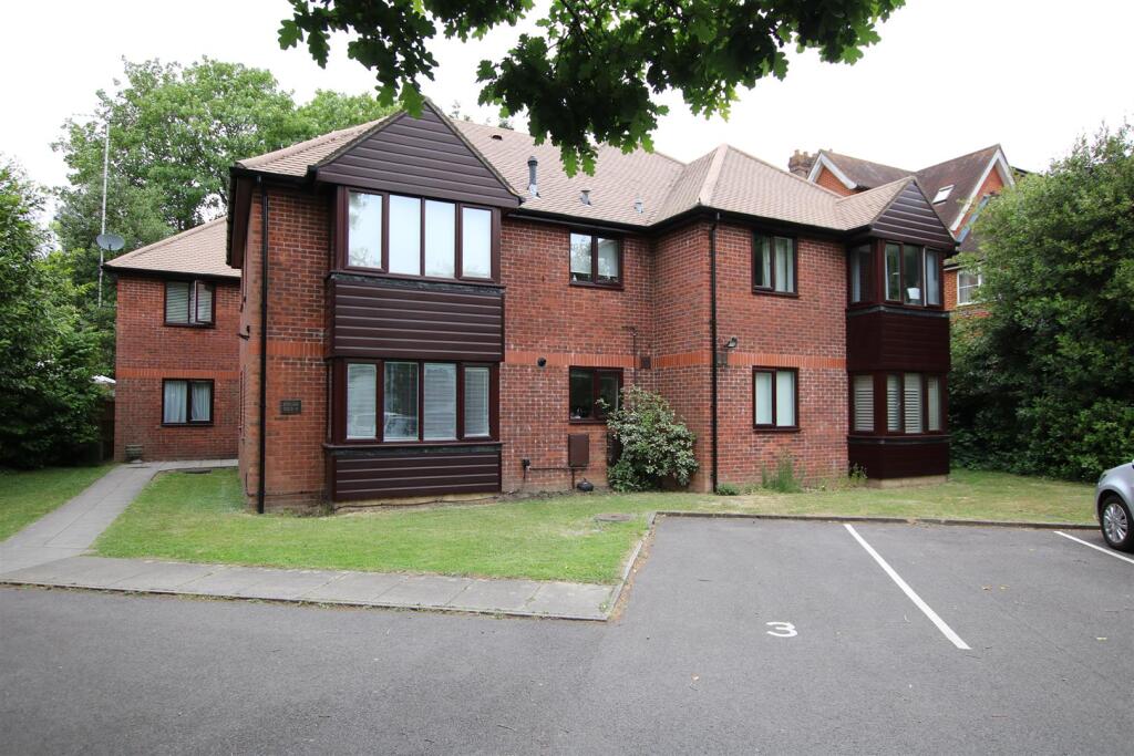 1 bed 1st Floor Flat for rent in Horsham. From Lines & James Ltd - HORSHAM 1 bed 1st Floor Flat for rent in Horsham. From Lines & James Ltd - HORSHAM