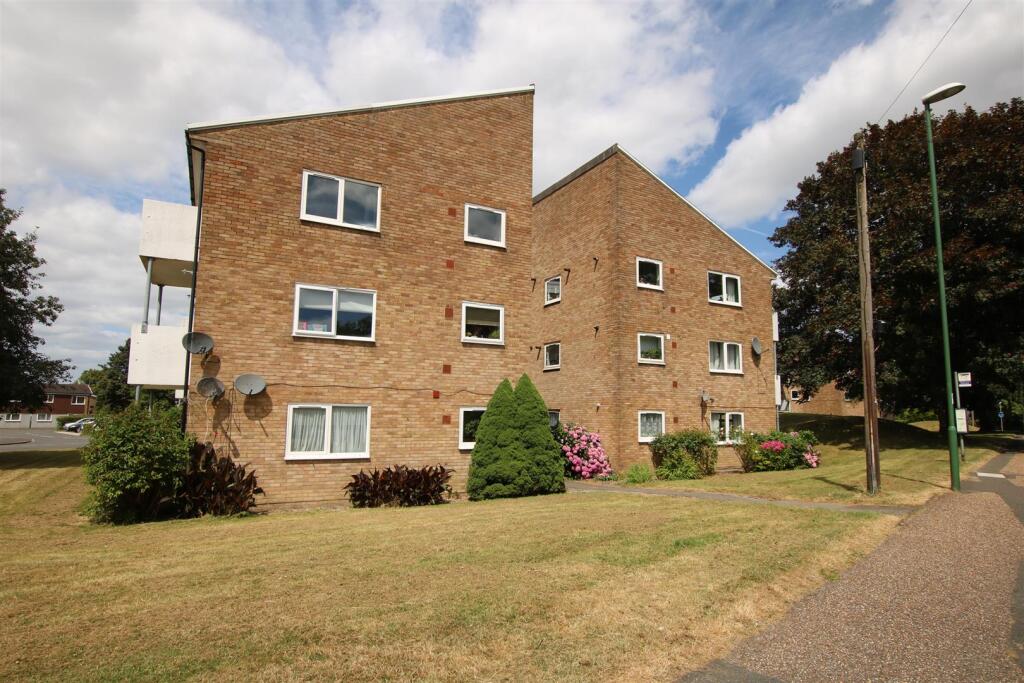 2 bed 1st Floor Flat for rent in Horsham. From Lines & James Ltd - HORSHAM