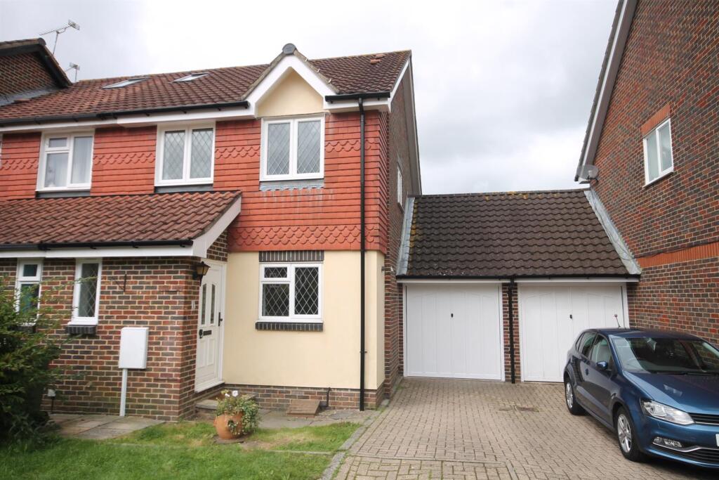 3 bed End of Terrace for rent in Horsham. From Lines & James Ltd - HORSHAM