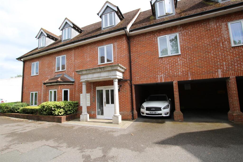 2 bed Apartment for rent in Horsham. From Lines & James Ltd - HORSHAM 2 bed Apartment for rent in Horsham. From Lines & James Ltd - HORSHAM