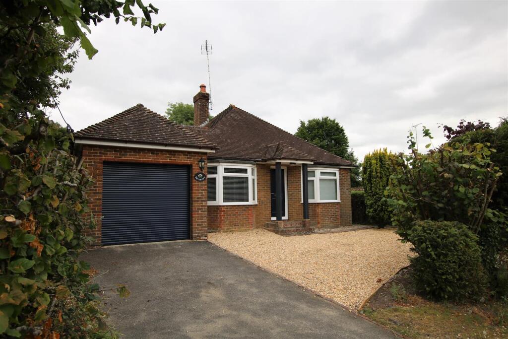 2 bed Bungalow for rent in Pulborough. From Lines & James Ltd - HORSHAM