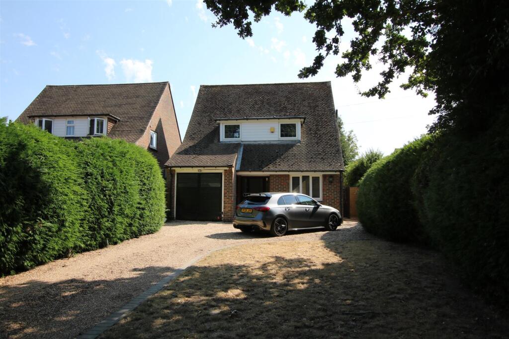 3 bed Detached for rent in Copthorne. From Lines & James Ltd - HORSHAM 3 bed Detached for rent in Copthorne. From Lines & James Ltd - HORSHAM