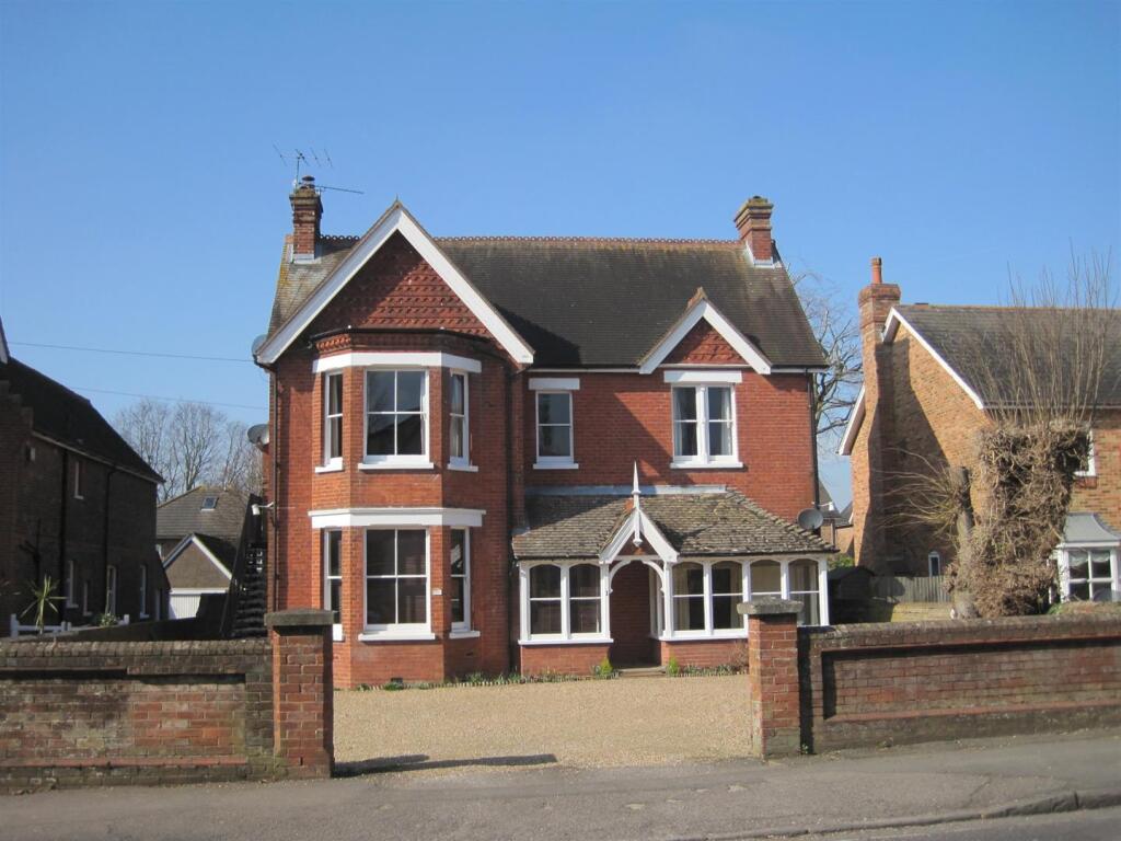 1 bed Annexe for rent in Tower Hill. From Lines & James Ltd - HORSHAM