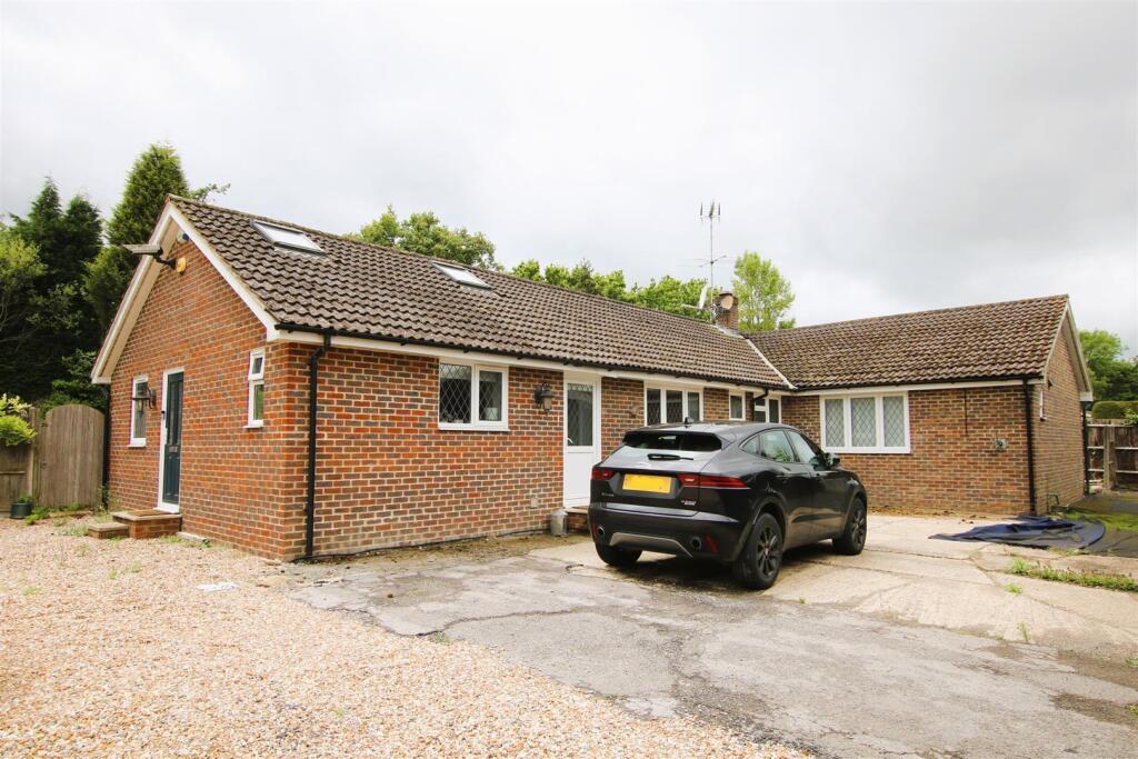 3 bed Detached for rent in Pulborough. From Lines & James Ltd - HORSHAM 3 bed Detached for rent in Pulborough. From Lines & James Ltd - HORSHAM