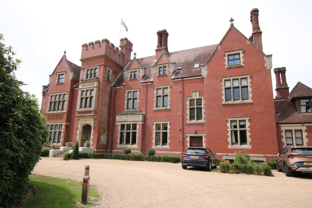 2 bed Apartment for rent in Horsham. From Lines & James Ltd - HORSHAM