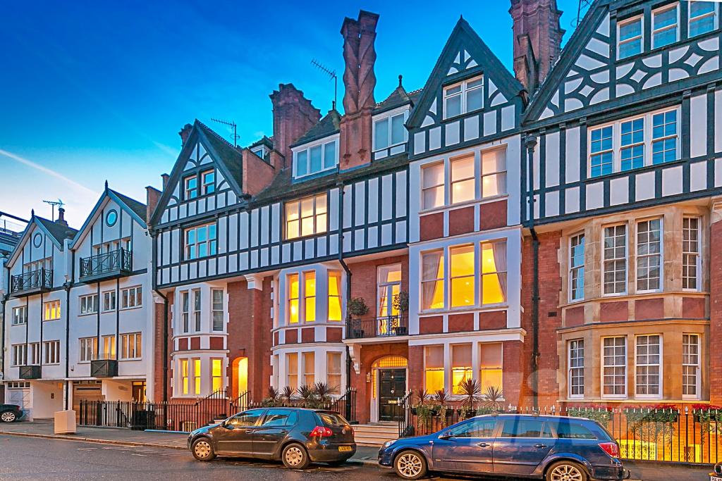 7 bed Detached for rent in Chelsea. From Liv International - London