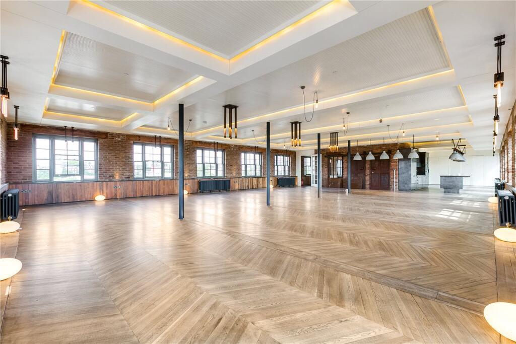 4 bed Apartment for rent in Camden Town. From Liv International - London 4 bed Apartment for rent in Camden Town. From Liv International - London