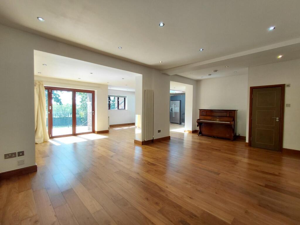 5 bed Semi Detached for rent in Friern Barnet. From Liv International - London